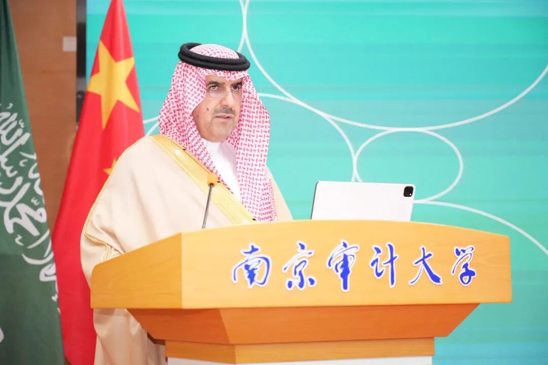 20251106 沙特审计院院长胡萨姆·阿兰卡里先另行通知生受聘beat365官方网站荣誉教授仪式 (44).JPG